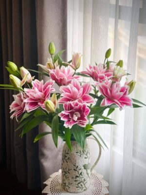 Hoa giả hay hoa thật đắt hơn Hoa giả hay hoa thật đắt hơn